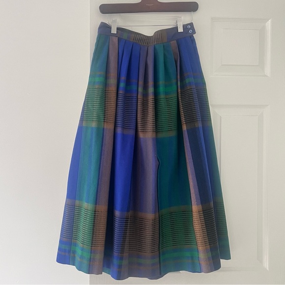 Vintage 80s Liz Claiborne pleated plaid 100% wool A-line skirt - Picture 3 of 9
